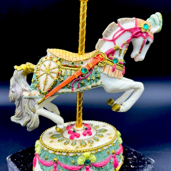 Vintage Carousel Horse Music Box, Collectible , Excellent Condition - Picture 1 of 6